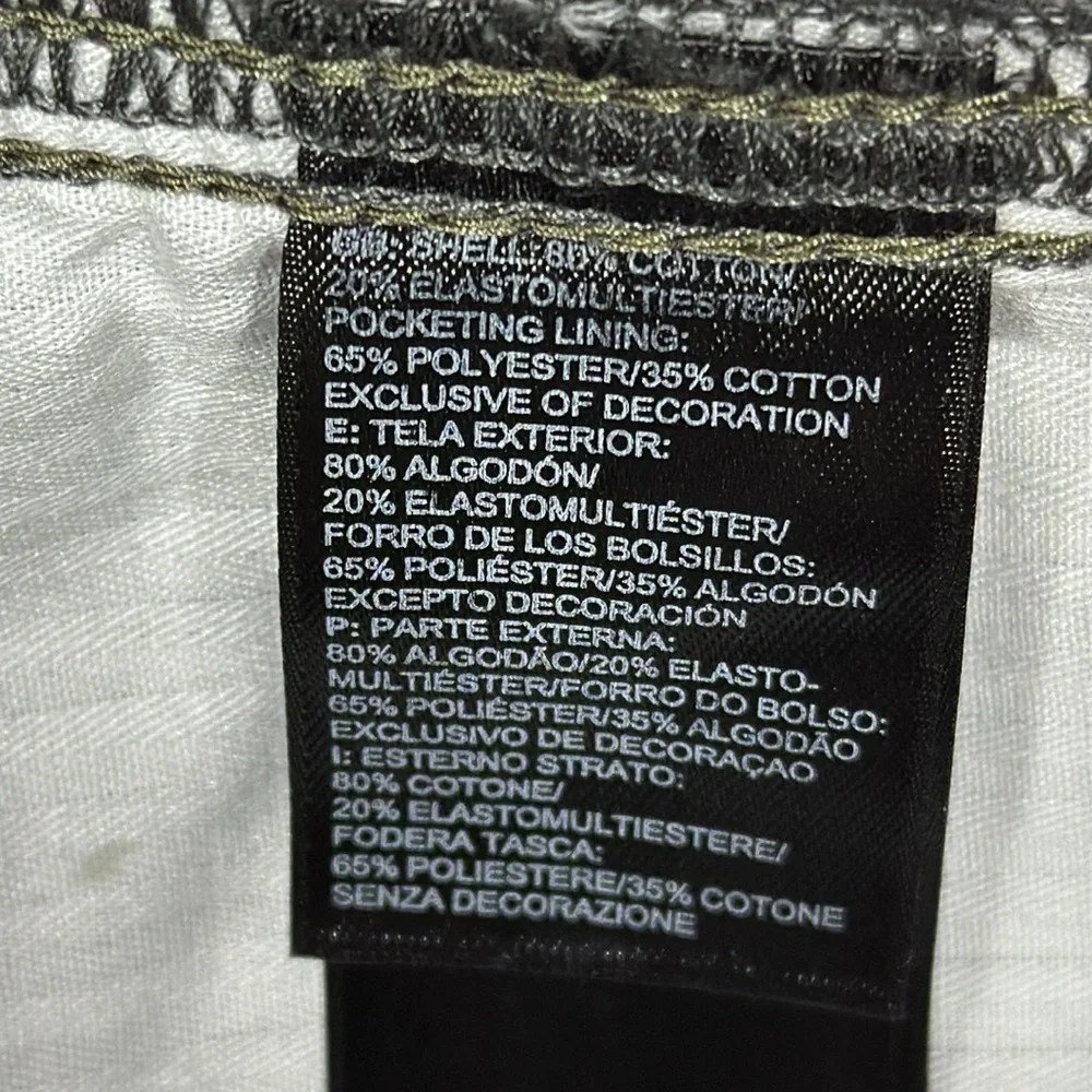 The North Face Men's Gray Striped Shorts‎
